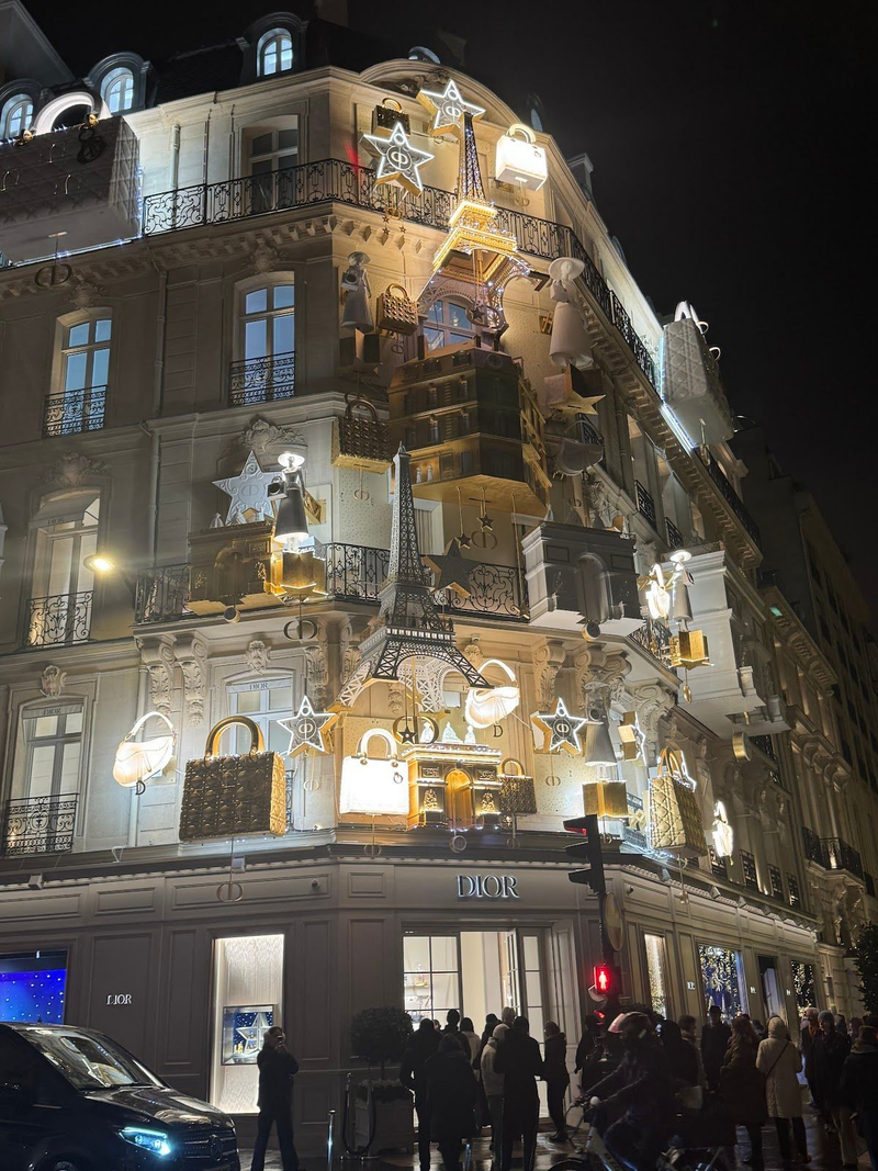 DIOR Paris 30 Montaigne during the holidays