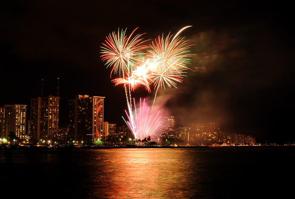 Friday Night Hilton Fireworks, fireworks, friday night, hilton hawaiian village, travel to Hawai'i on a budget