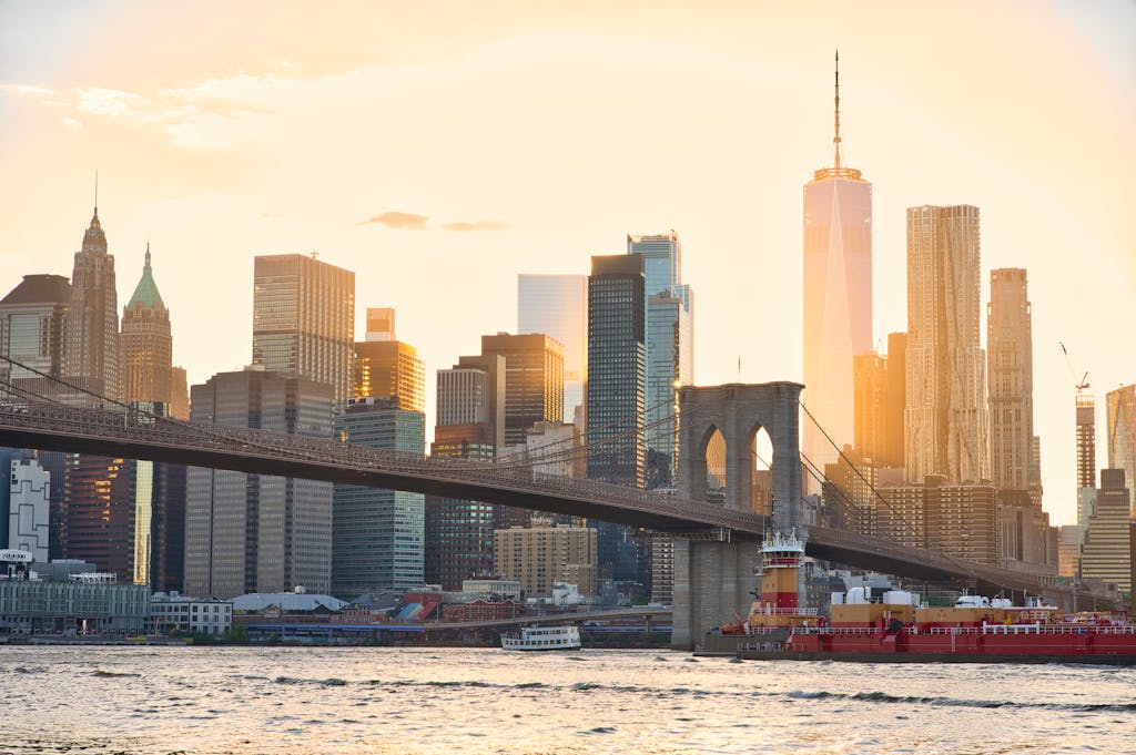 A stunning view of the Brooklyn Bridge and New York City's skyline at sunset. New York itinerary